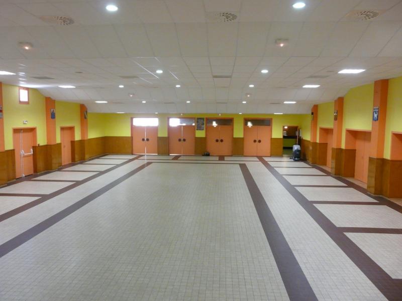 Salle des fêtes du Mesnil-Sur-Oger non décoré